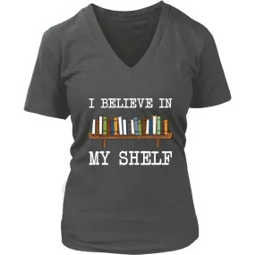 "I believe in my shelf" V-neck Tshirt